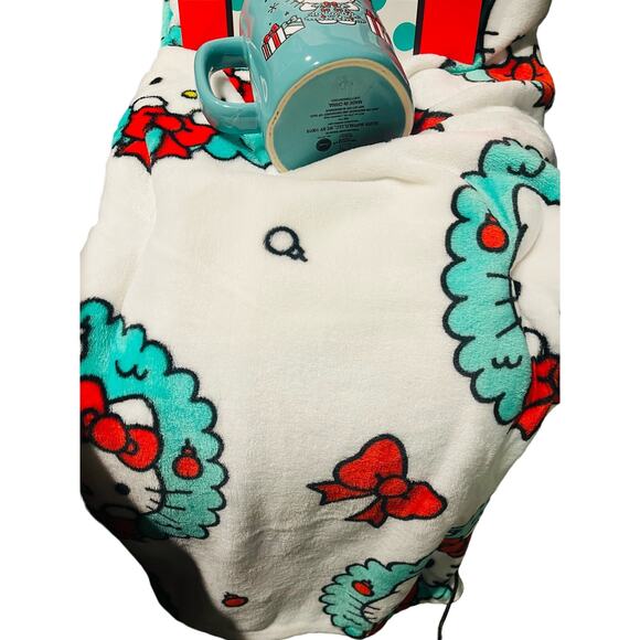 Hello Kitty Christmas bundle  gift bag hello kitty mug and 2 gift bags  60 * 90 - Picture 3 of 10